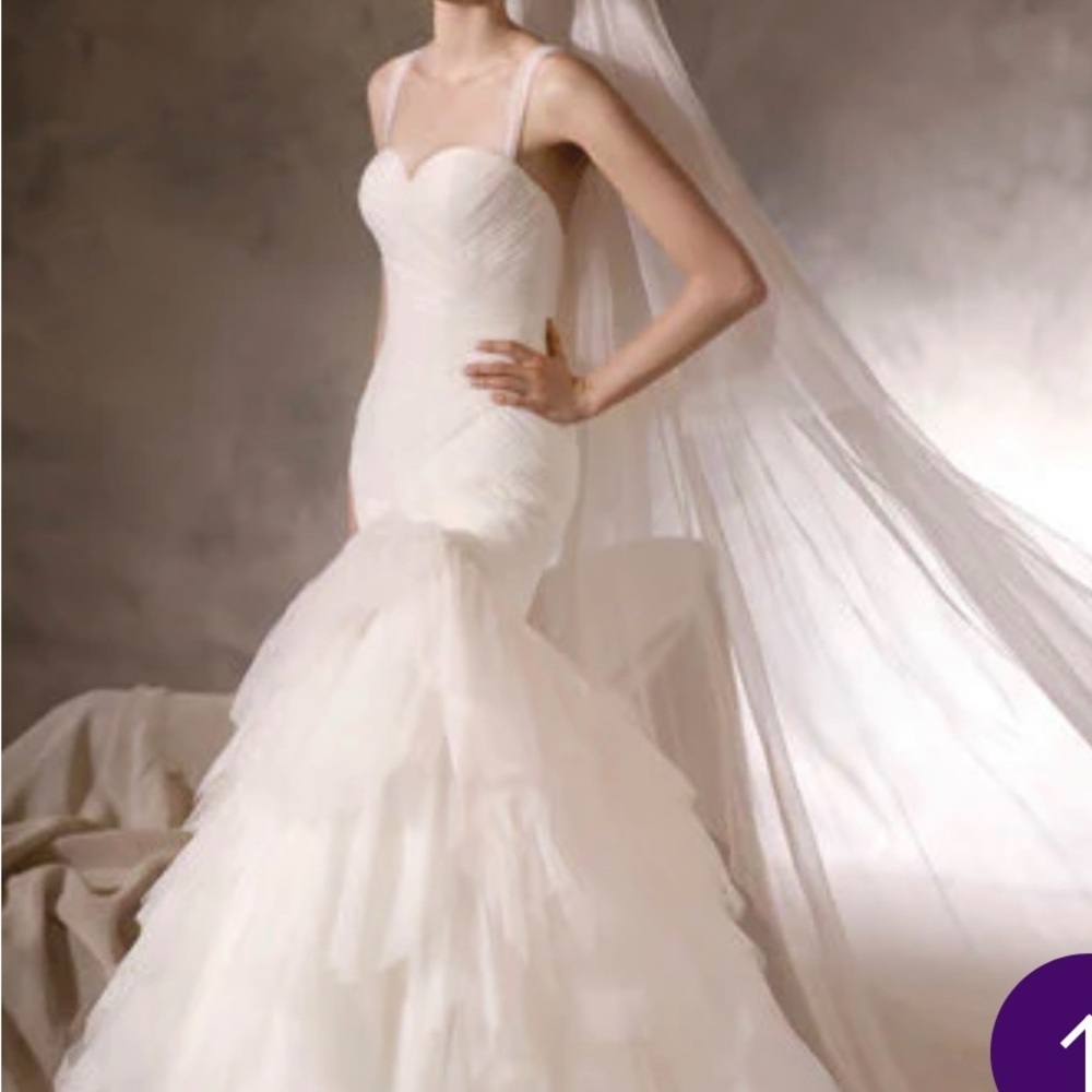 Elegant White Strapless Wedding Dress - Pronovias Heiko